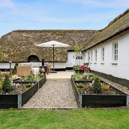 Vakantiehuis Amazing In With Kitchen